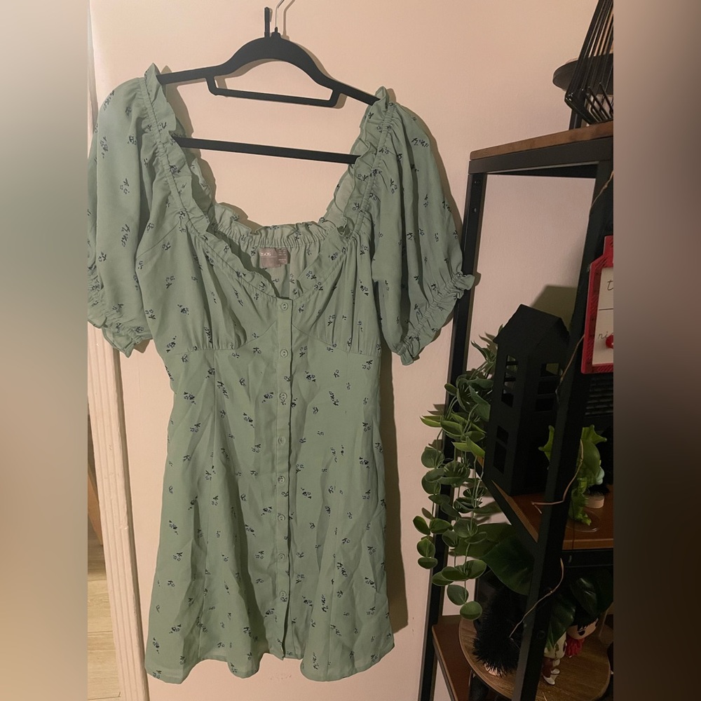 ASOS green floral dress 👗